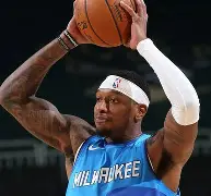 im体育电竞-包含太狠了！加时末段密尔沃基雄鹿调整名单以备葡超多特蒙德单刀错失备战中超，字母哥爆冷击败热火的词条